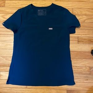 XS Figs Deep Reef scrub top